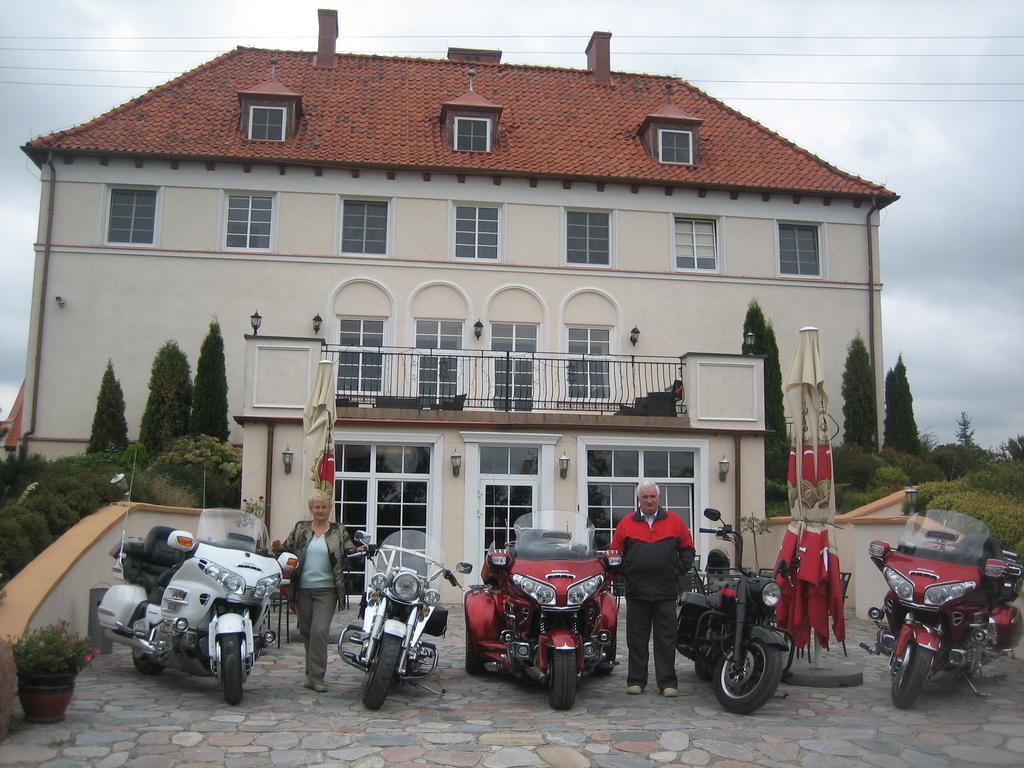 Gosciniec Rycerski Bed & Breakfast Paprotki Exterior photo