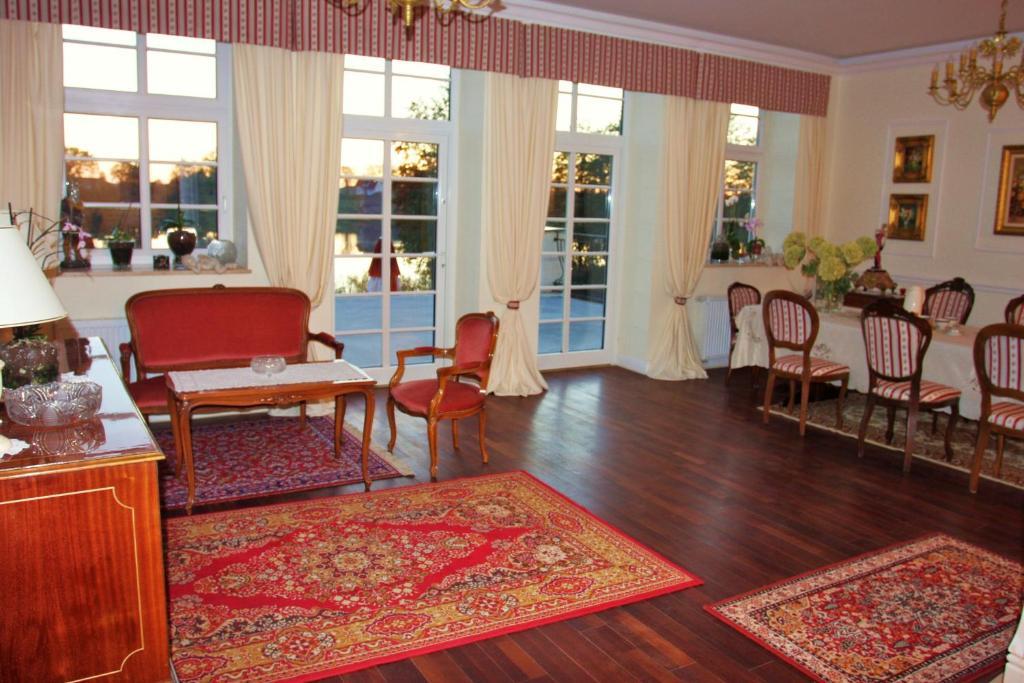 Gosciniec Rycerski Bed & Breakfast Paprotki Exterior photo