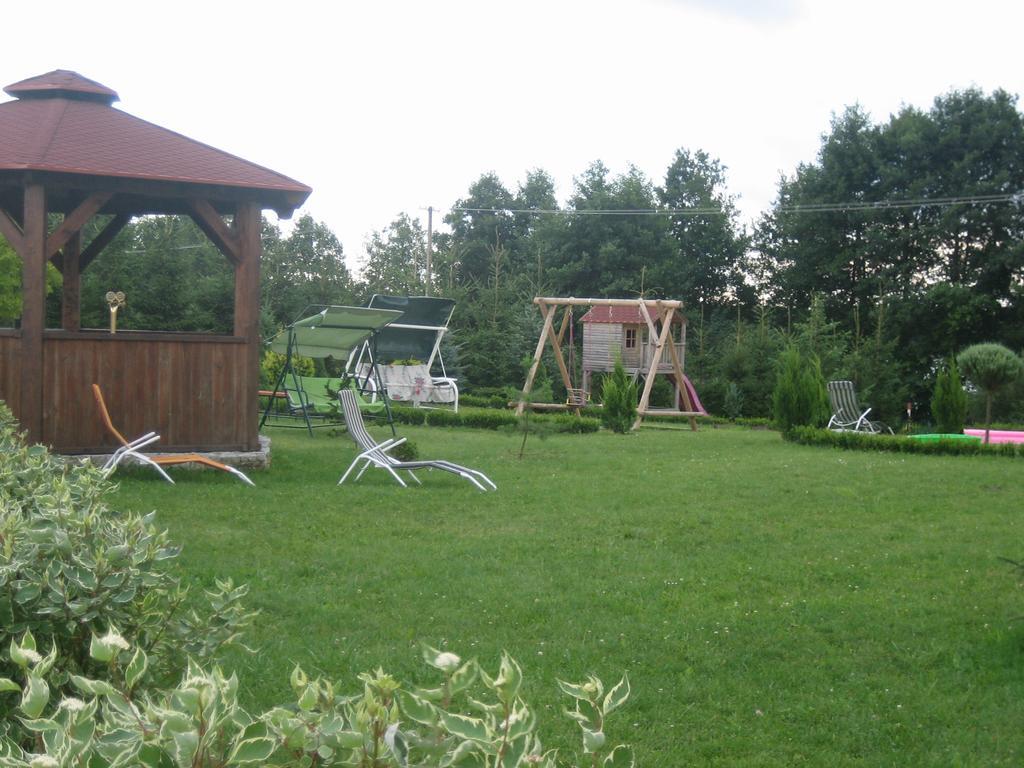 Gosciniec Rycerski Bed & Breakfast Paprotki Exterior photo
